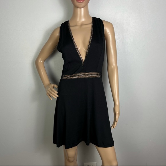 NEW NBD REVOLVE BLACK PLUNGING V-NECK MINI DRESS - Picture 2 of 8